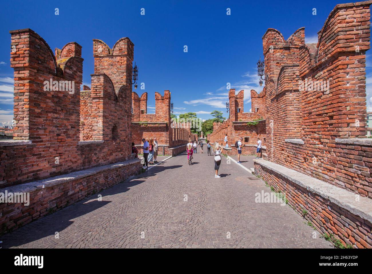 ponte scaligero au-dessus de l'adige à castelvecchio dans la vieille ville, vérone, vallée de l'adige, province de vérone, vénétie, italie Banque D'Images