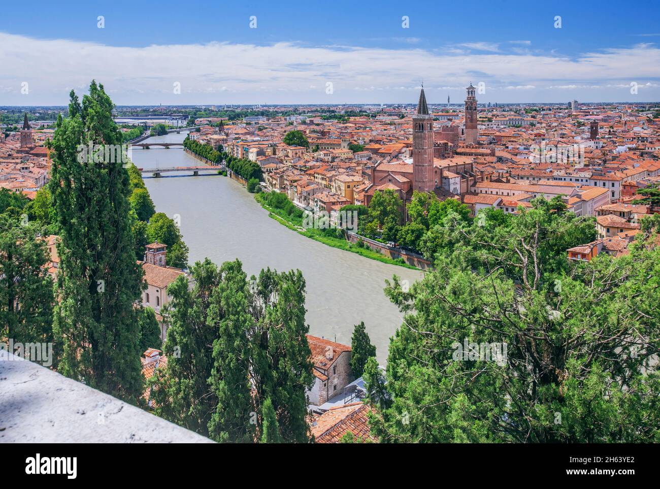 vue sur l'adige et la vieille ville, vérone, vallée de l'adige, province de vérone, vénétie, italie Banque D'Images