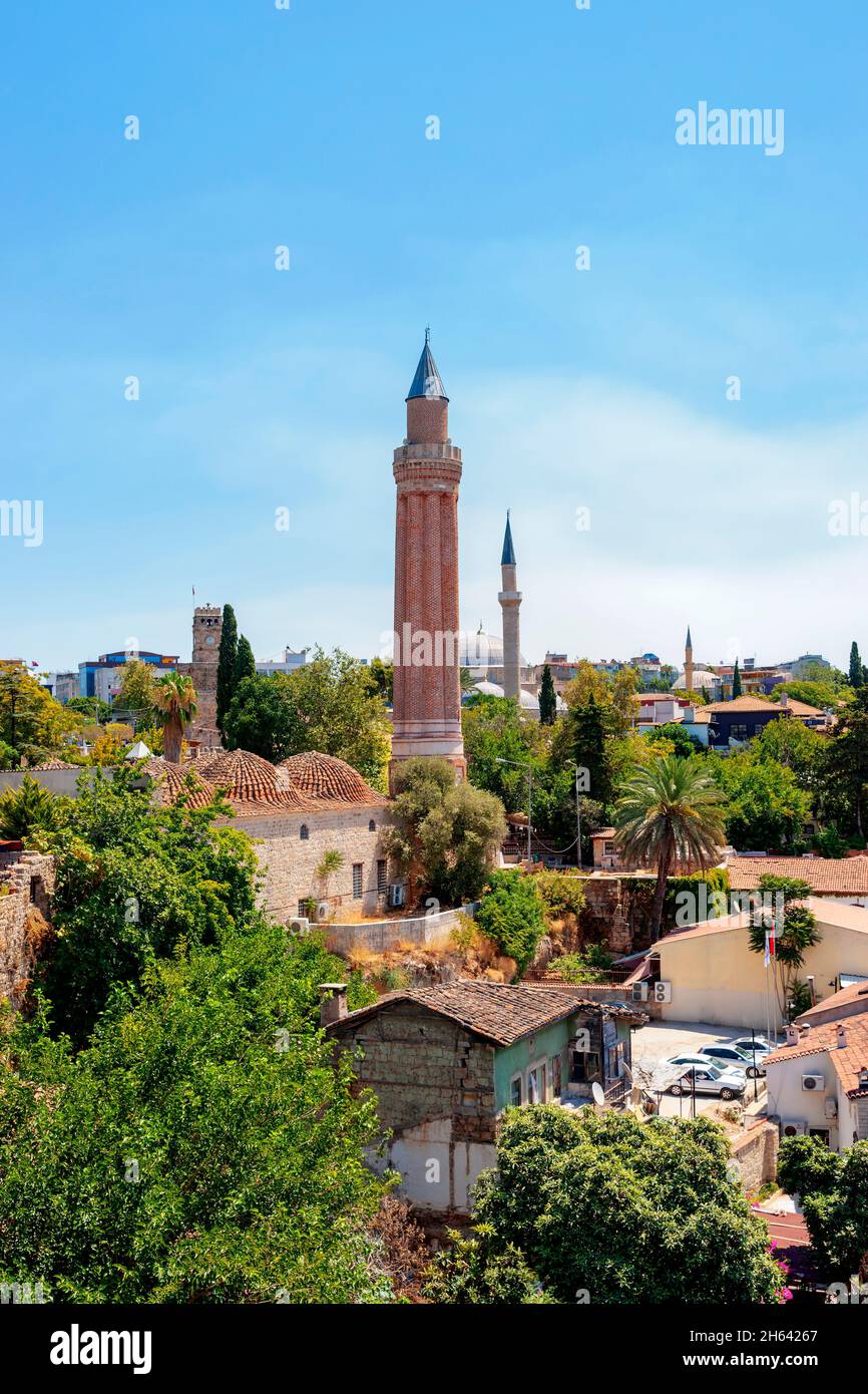 vue de la terrasse d'observation à la vieille ville et yivli minare, antalya, turquie Banque D'Images