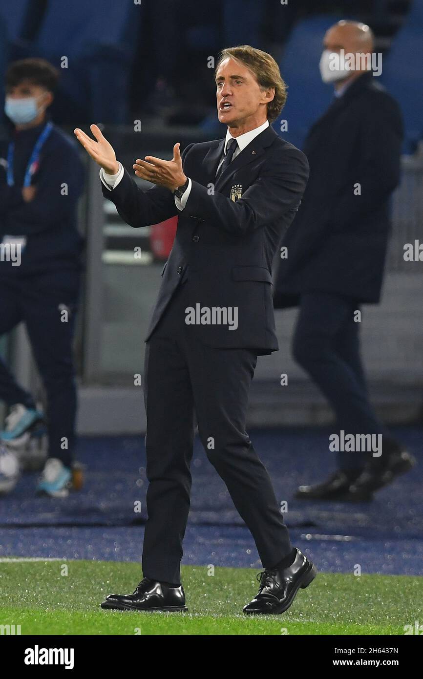 ROME, ITALIE - novembre 12 : l'entraîneur principal Roberto Mancini d'Italie en gestes pendant la coupe du monde qualificatifs du match de football du Groupe C entre l'Italie et Svizz Banque D'Images