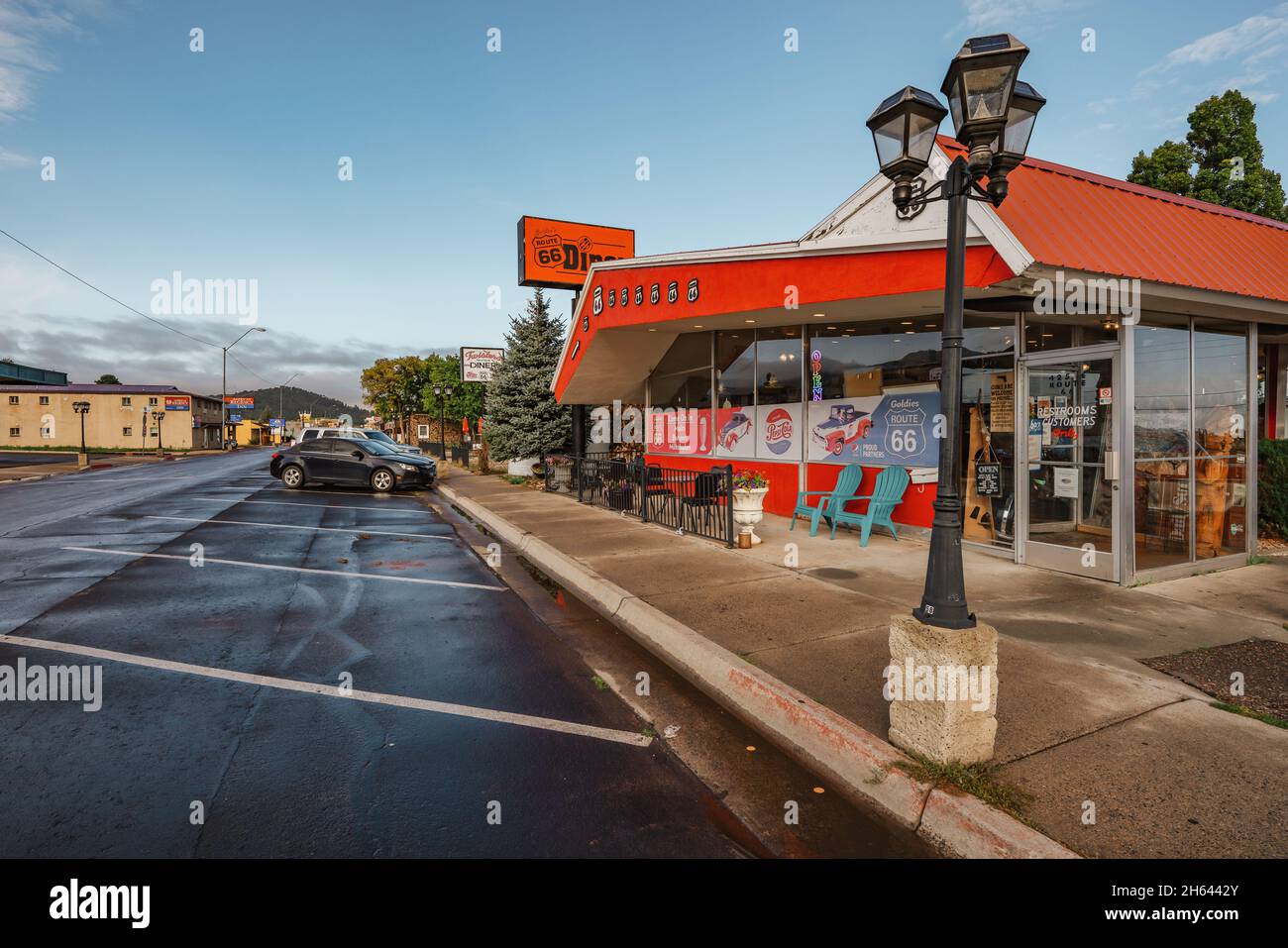 Williams, Arizona, États-Unis - 27 septembre 2021 Goldies route 66 Diner, ambiance décontractée avec restaurant style années 60 dans la ville de Williams, situé près du bas Banque D'Images