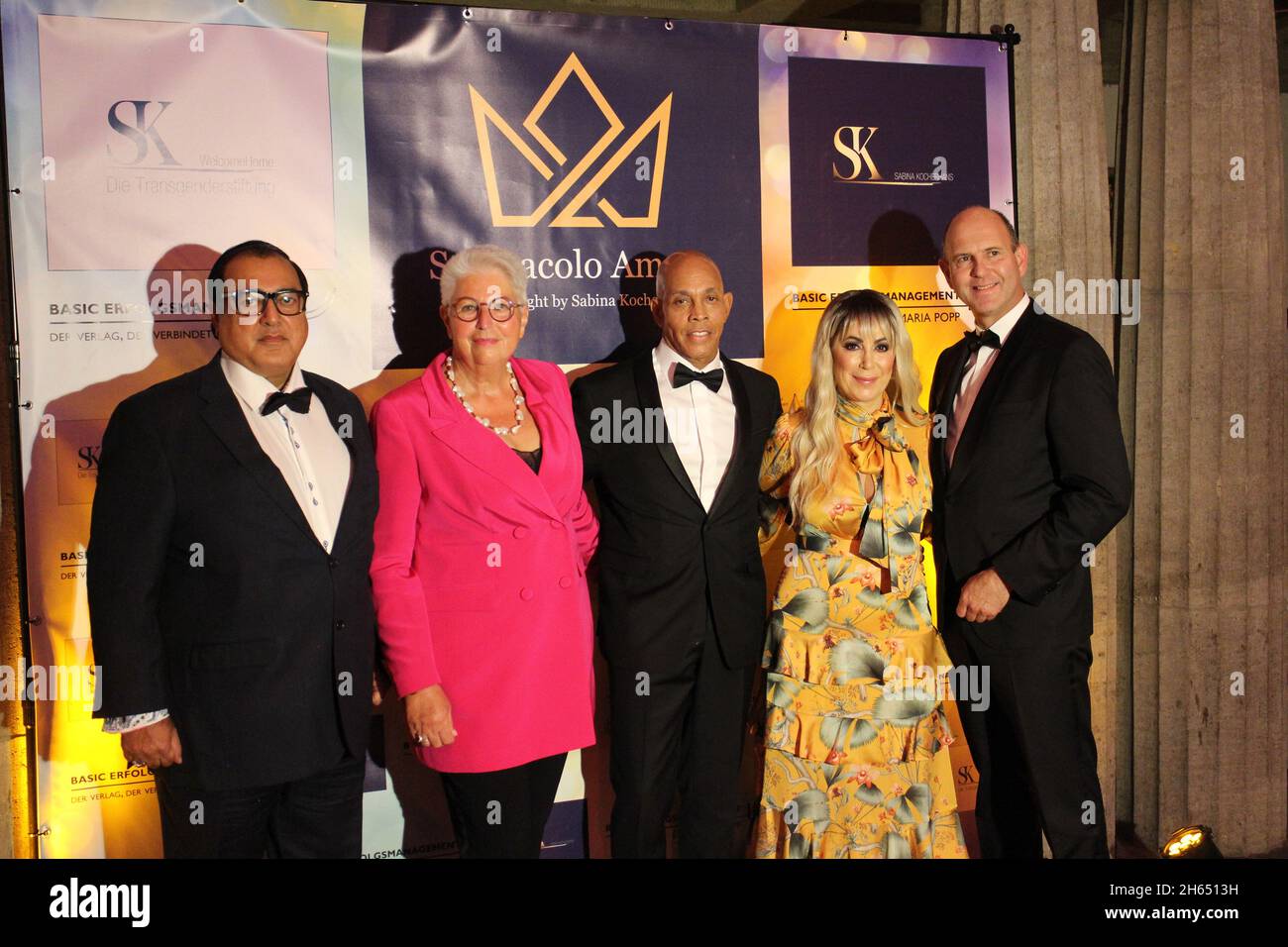 Rehan Syed, Eva-Maria Popp, Ray Charles Jr., Ayfer Arslan und Marten Bleijenberg BEI der Charity Gala 'pectacolo Amace' der SKWelcomeHome transgenre St Banque D'Images