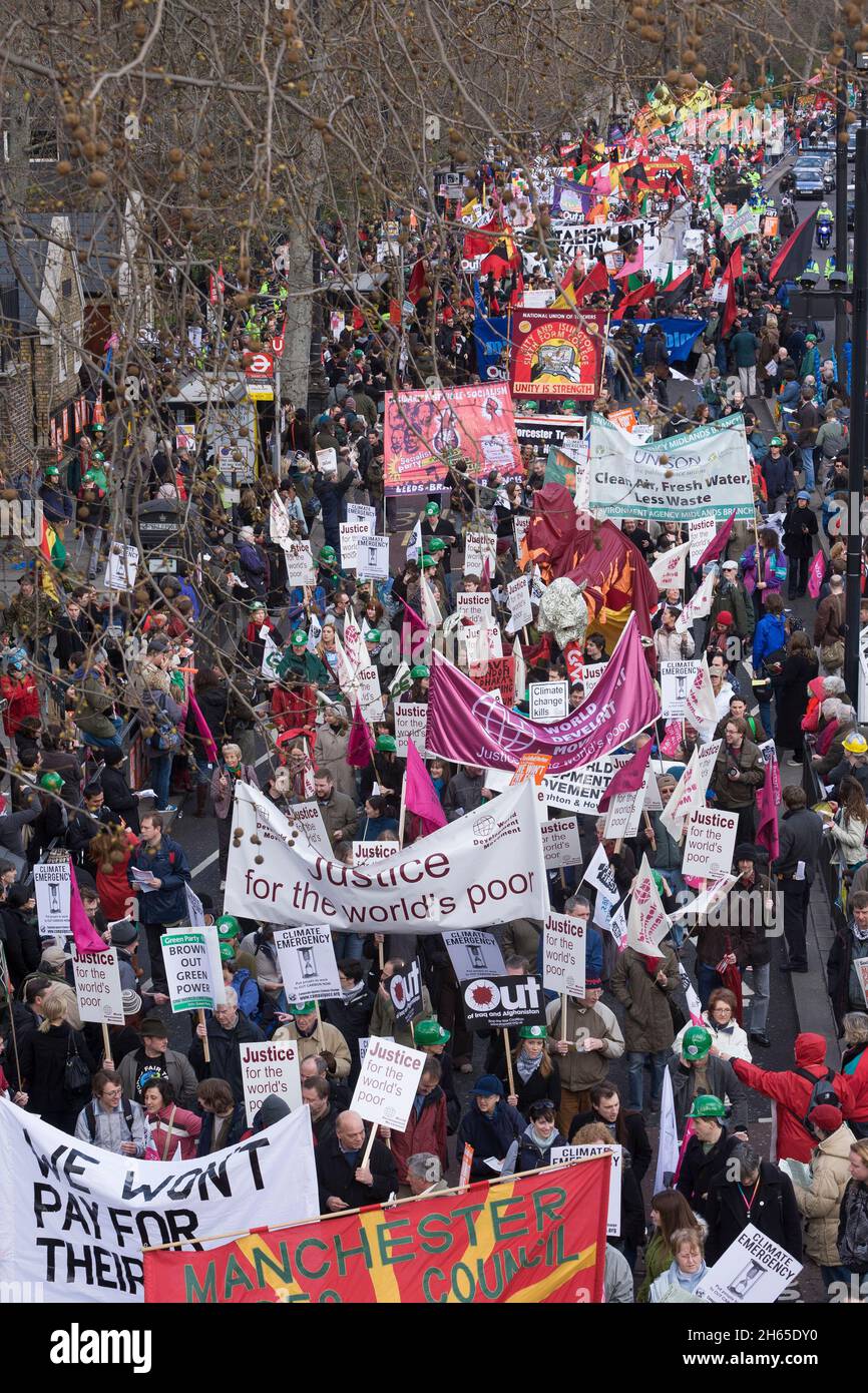 'Mettre les gens d'abord en marche' une manifestation pour soulever des questions avant la conférence du G20 qui se tiendra à Londres le 2 avril, sur le cris financier mondial Banque D'Images