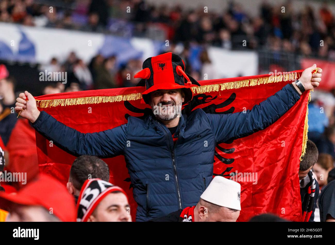 Londres, Royaume-Uni.12 novembre 2021.Albanie fans avant la coupe du monde de la FIFA 2022 qualification Groupe I match entre l'Angleterre et l'Albanie au stade Wembley le 12 novembre 2021 à Londres, Angleterre.(Photo de Daniel Chesterton/phcimages.com) Credit: PHC Images/Alamy Live News Banque D'Images