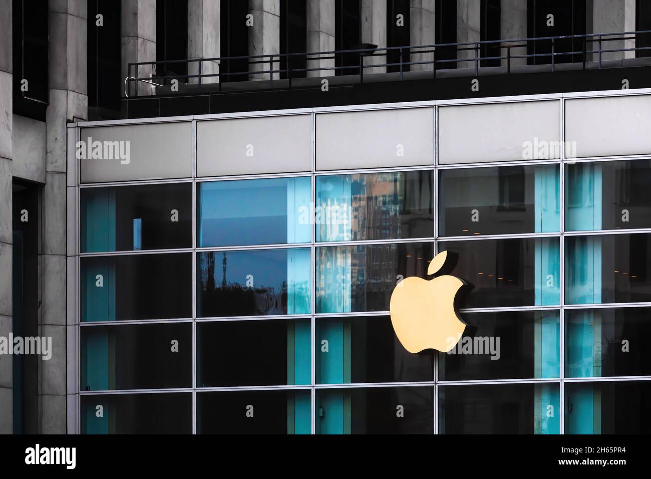 NEW YORK CITY, Etats-Unis - 17 septembre 2017 : logo Apple Store sur Fifth Avenue à New York, NY, Etats-Unis Banque D'Images