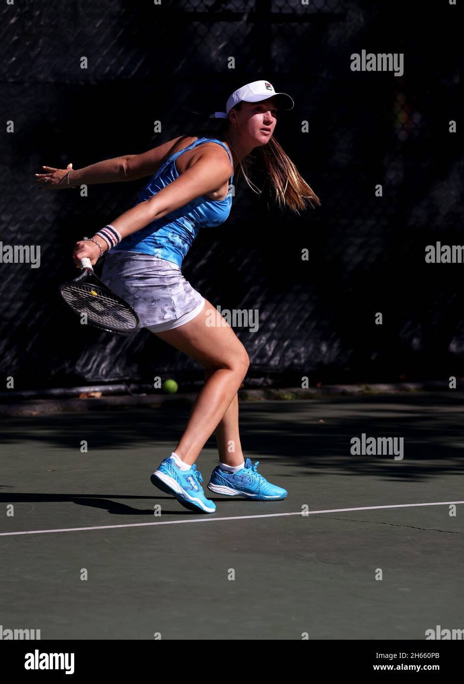 Tennis pro Marina Oetiker, jouant au Downtown tennis Club, à New York, 10/21/2021 modèle sorti Banque D'Images