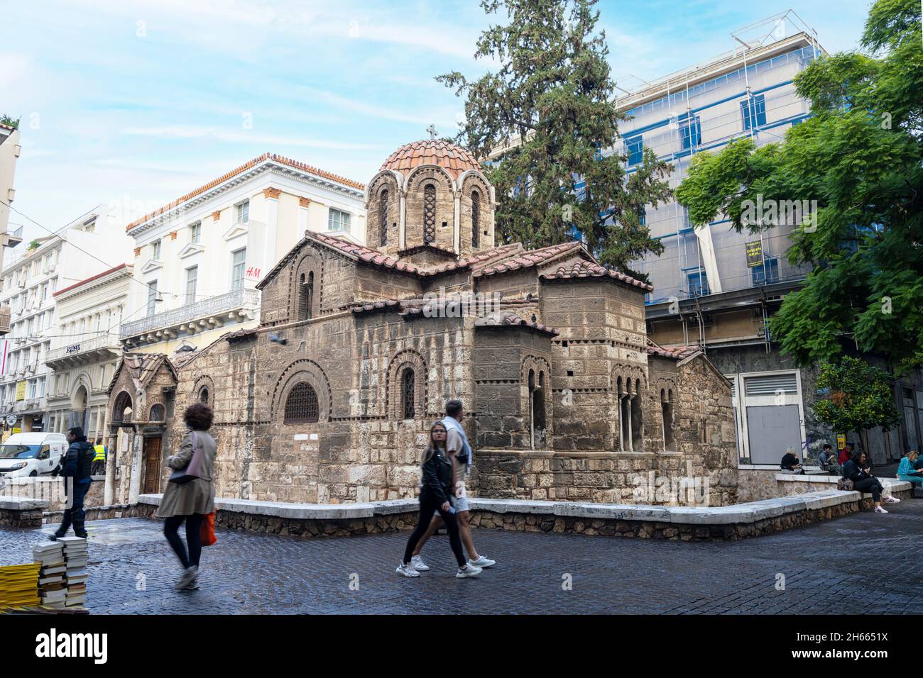 Athènes, Grèce.Novembre 2021. Vue extérieure de l'église de Kapnikarea dans le centre-ville Banque D'Images
