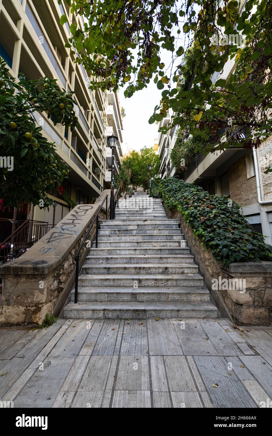 Athènes, Grèce.Novembre 2021. L'escalier pour monter jusqu'à la colline de Lycabette dans le centre-ville. Banque D'Images