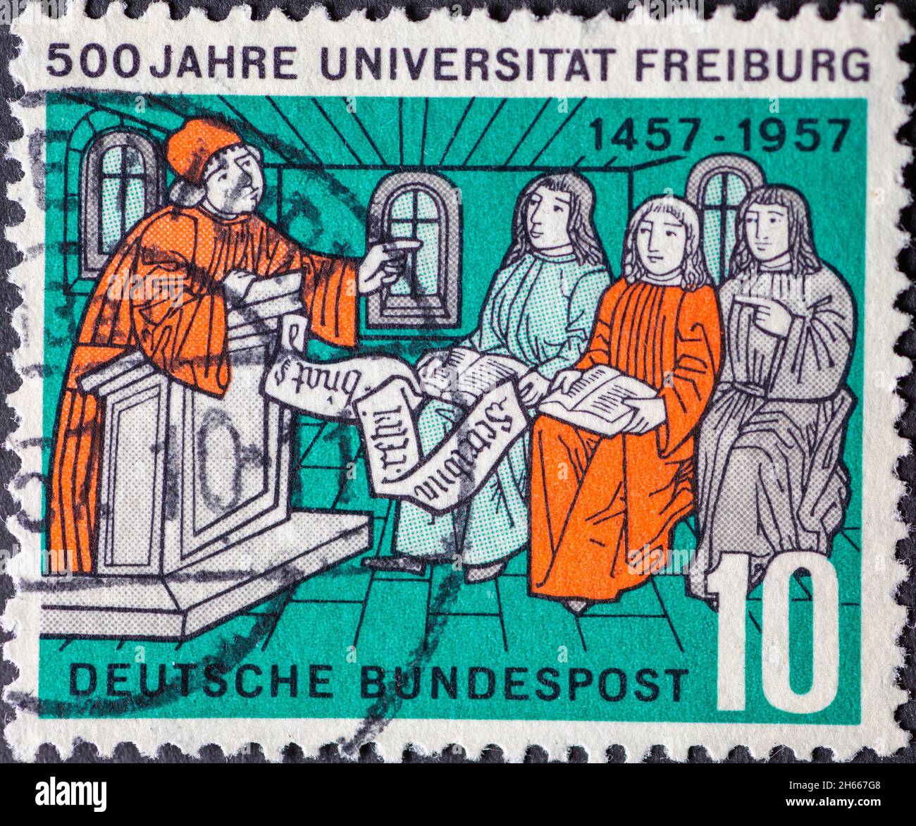 ALLEMAGNE - VERS 1957: Timbre-poste imprimé en Allemagne montrant une conférence universitaire historique.Texte: 500 ans de l'Université de Fribourg Banque D'Images