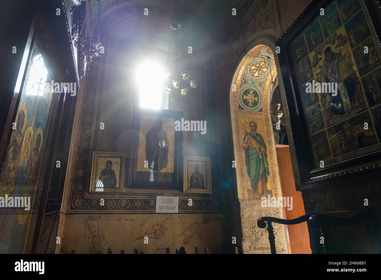 Athènes, Grèce.Novembre 2021. Vue intérieure de l'église de Kapnikarea dans le centre-ville Banque D'Images