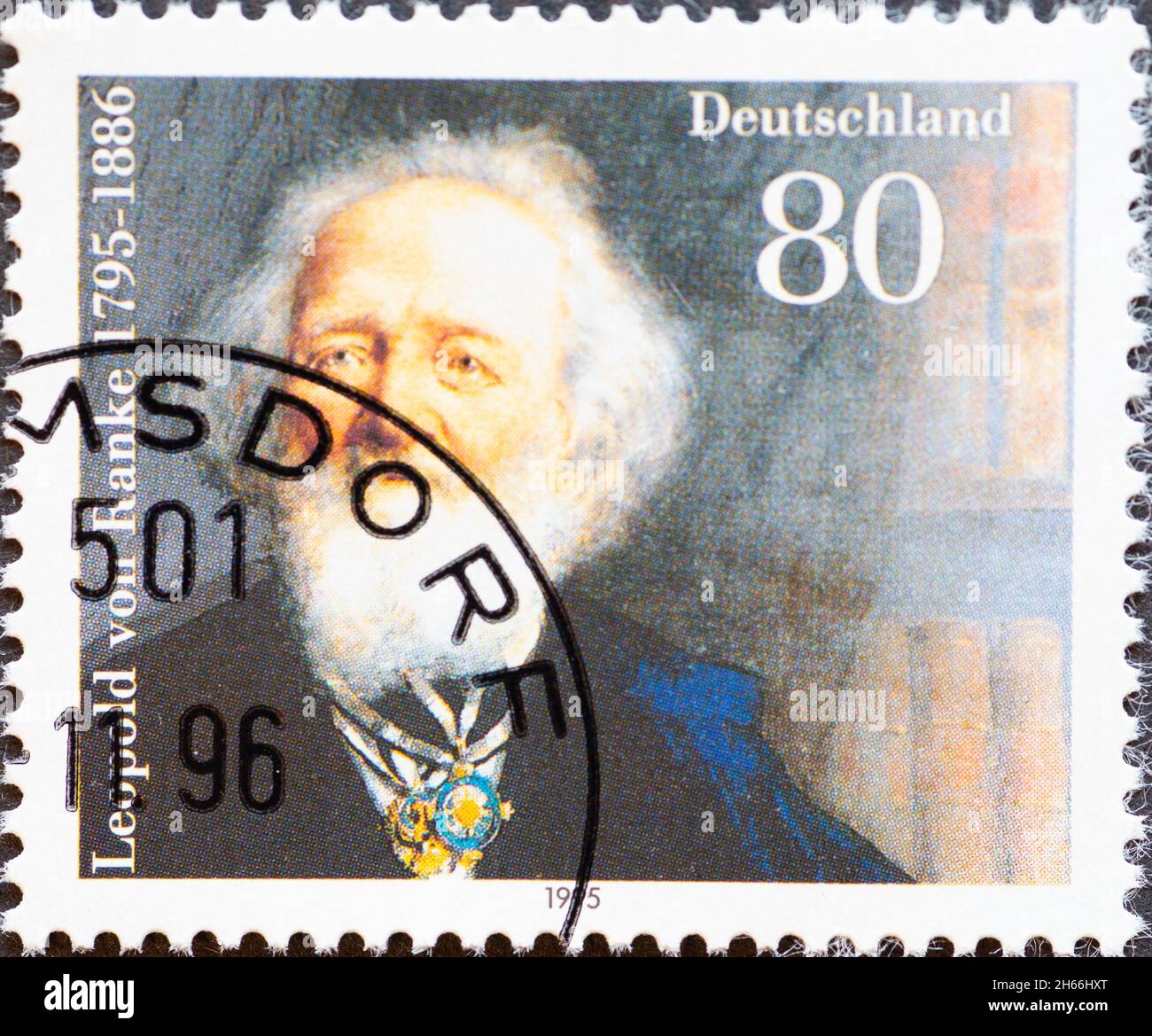 ALLEMAGNE - VERS 1995 : timbre-poste d'Allemagne, montrant un portrait de l'historien, historigraphe, professeur d'université Leopold von Ranke sur h. Banque D'Images