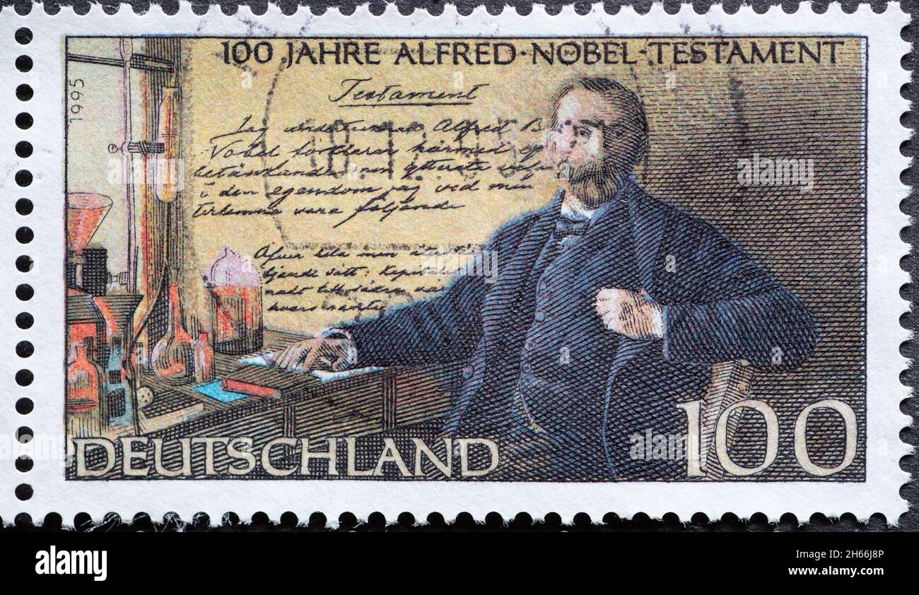 ALLEMAGNE - VERS 1995 : un timbre-poste d'Allemagne, montrant un portrait de l'inventeur et le donneur de prix Alfred Nobel avec sa volonté 100 ans Banque D'Images