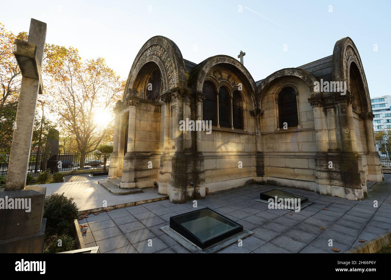 Située dans le 17ème arrondissement de Paris, l'église notre-Dame-de-compassion est un bâtiment classé monument historique. Banque D'Images