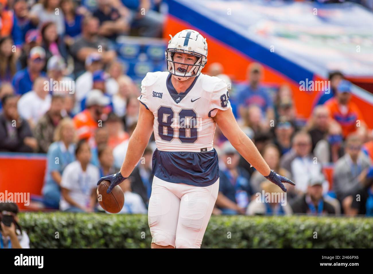 13 novembre 2021 : Samford Bulldogs Tight End Michael Vice (88) célèbre le touchdown lors du match de football de la NCAA entre les Samford Bulldogs et les Florida Gators au stade Ben Hill Griffin Gainesville, FL.Jonathan Huff/CSM. Banque D'Images