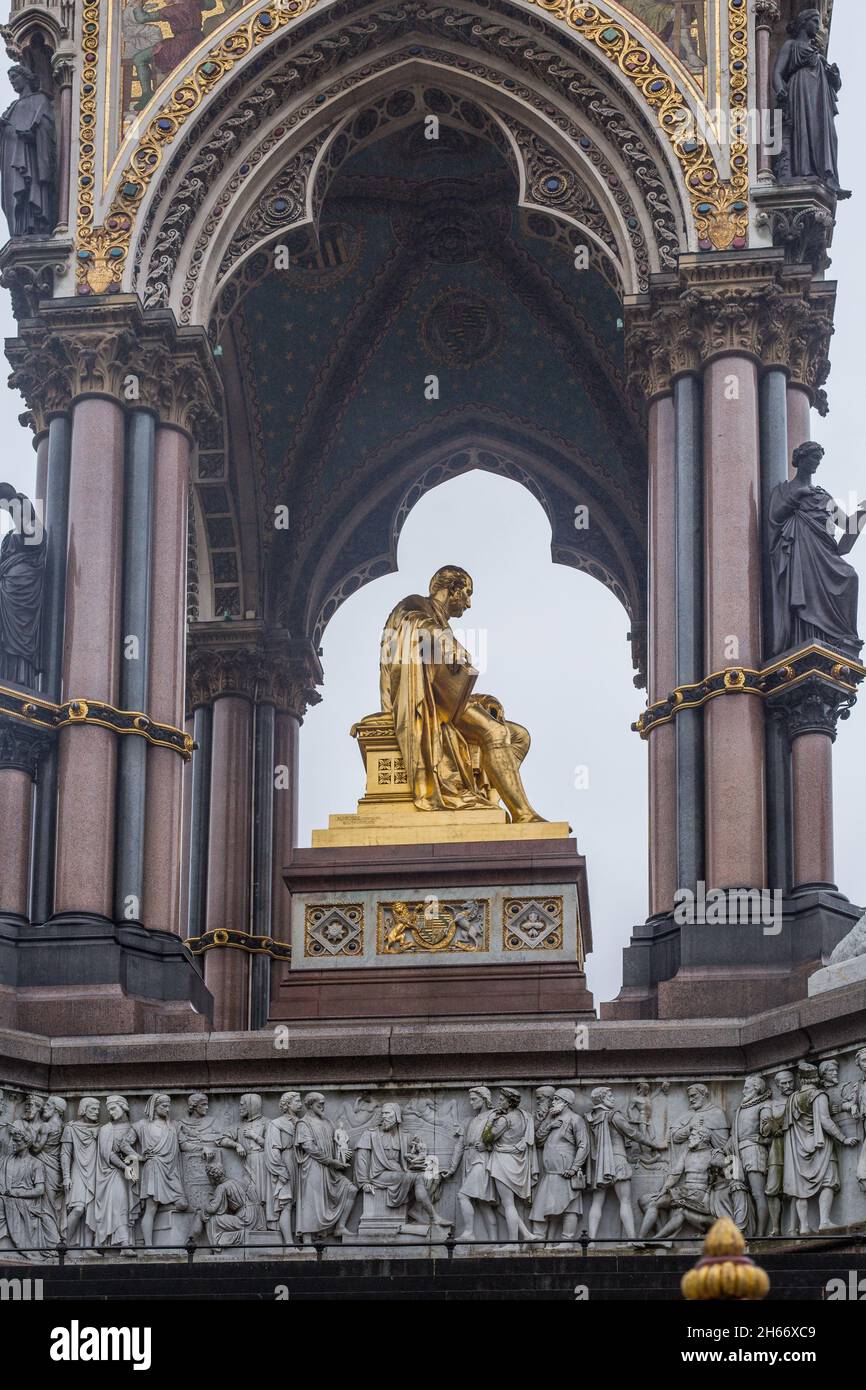 Albert Memorial, Kensington Gardens, Londres, 2021.Le Prince Albert était l'huband de la reine Victoria et, après sa mort, elle commista un mémorial qui est Banque D'Images