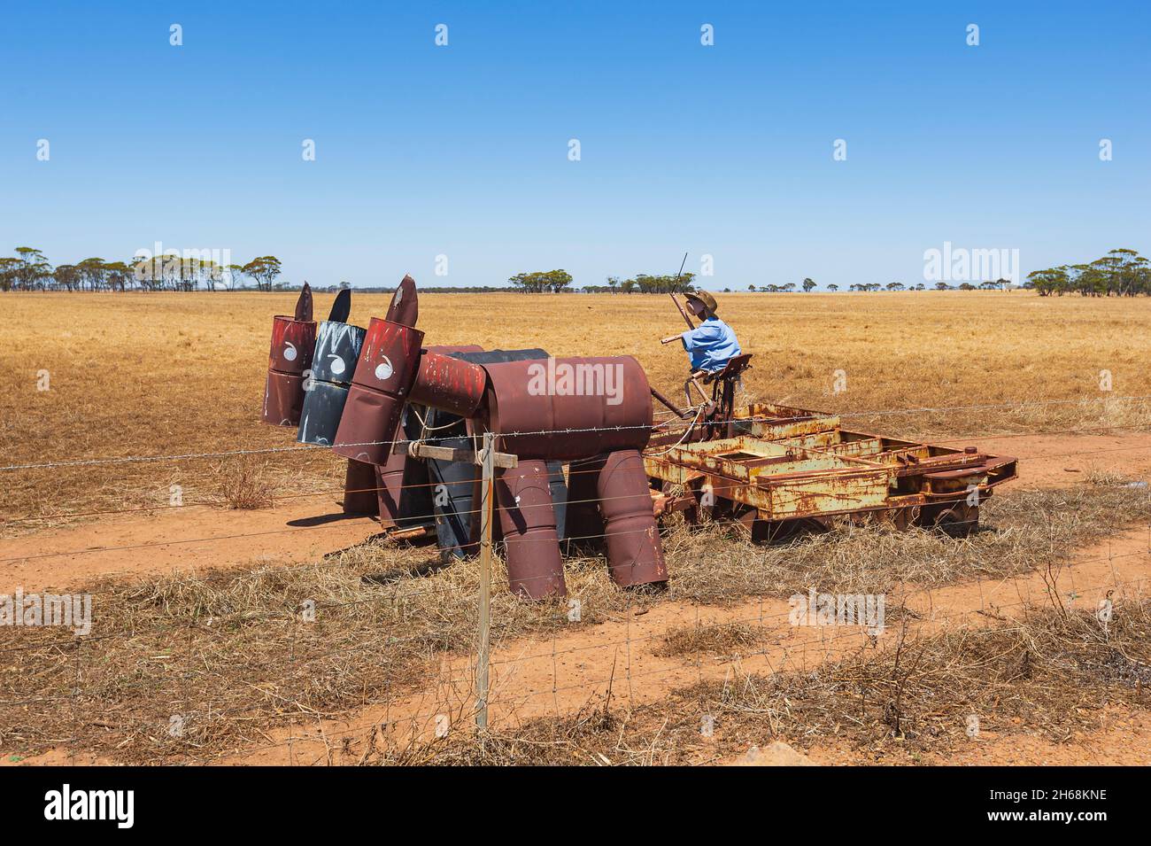 Exposition originale de chevaux labourant un champ le long de la Tin Horse Highway, Kulin, The Wheatbelt, Australie occidentale, WA,Australie Banque D'Images