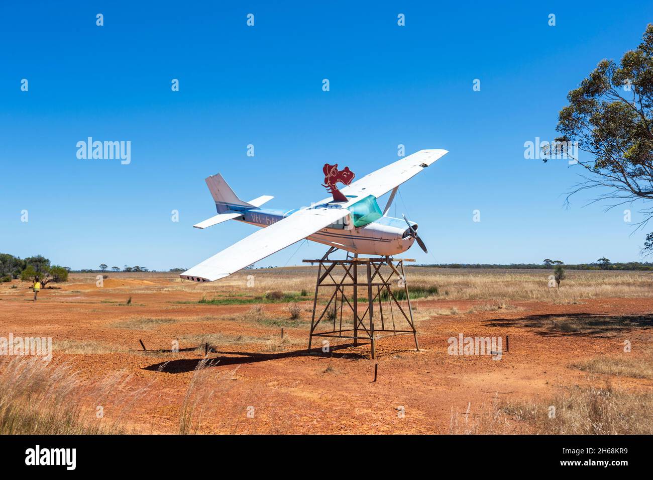 Exposition originale d'un cheval sur un avion le long de la Tin Horse Highway, Kulin, The Wheatbelt, Australie occidentale, WA,Australie Banque D'Images