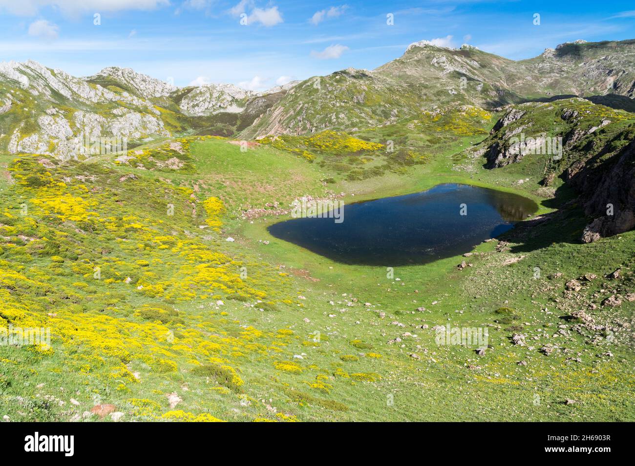 Paysage des lacs de Saliencia à Somiedo en une journée ensoleillée.Asturies, Espagne Banque D'Images
