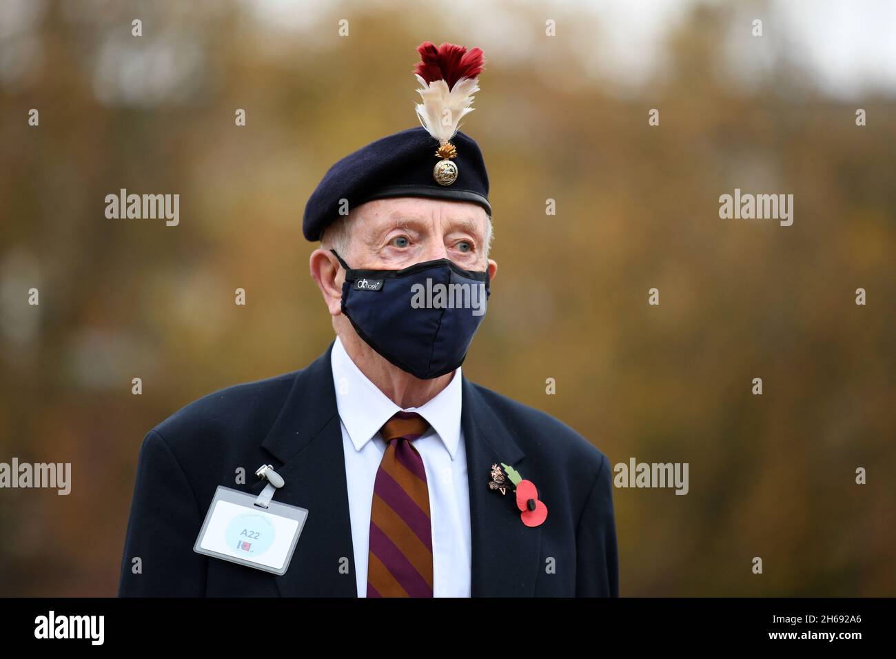 Un vétéran des Fusiliers du Royal Northumberland en parade des gardes à cheval avant le service du dimanche du souvenir au Cenotaph, à Whitehall, Londres.Date de la photo: Dimanche 14 novembre 2021. Banque D'Images