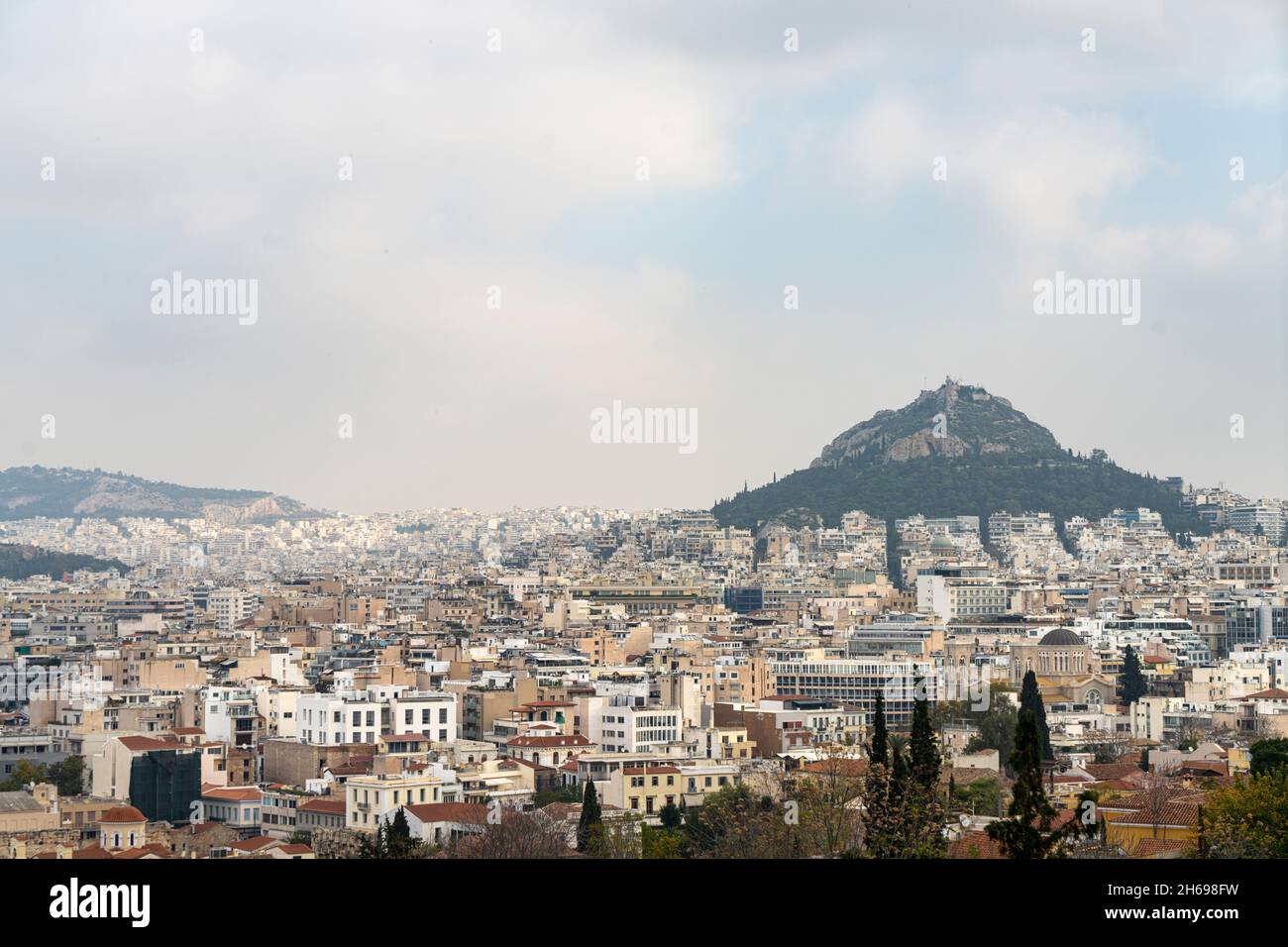 Athènes, Grèce.Novembre 2021. Vue sur la colline du Lycabette dans le centre-ville Banque D'Images