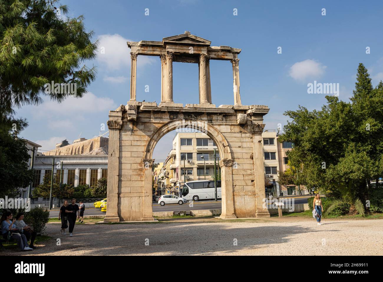 Athènes, Grèce.Novembre 2021. Vue sur l'arche d'Hadrien dans le centre-ville Banque D'Images