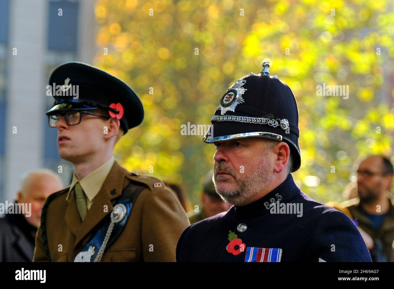 Bristol, Royaume-Uni.14 novembre 2021.Retour de la parade du souvenir à Bristol.Le centre de Bristol s'immobilise, de sorte que le respect peut être payé aux personnes perdues dans le conflit.Les forces armées passées et présentes, les dignitaires civiques et les groupes locaux marchent jusqu'au Cenotaph pour déposer des couronnes et observer le silence de deux minutes à 11 HEURES.Crédit : JMF News/Alay Live News Banque D'Images