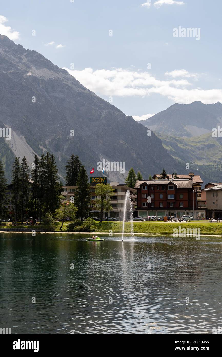 Arosa, Suisse, 15 août 2021 vue sur le lac dans un paysage alpin idyllique Banque D'Images