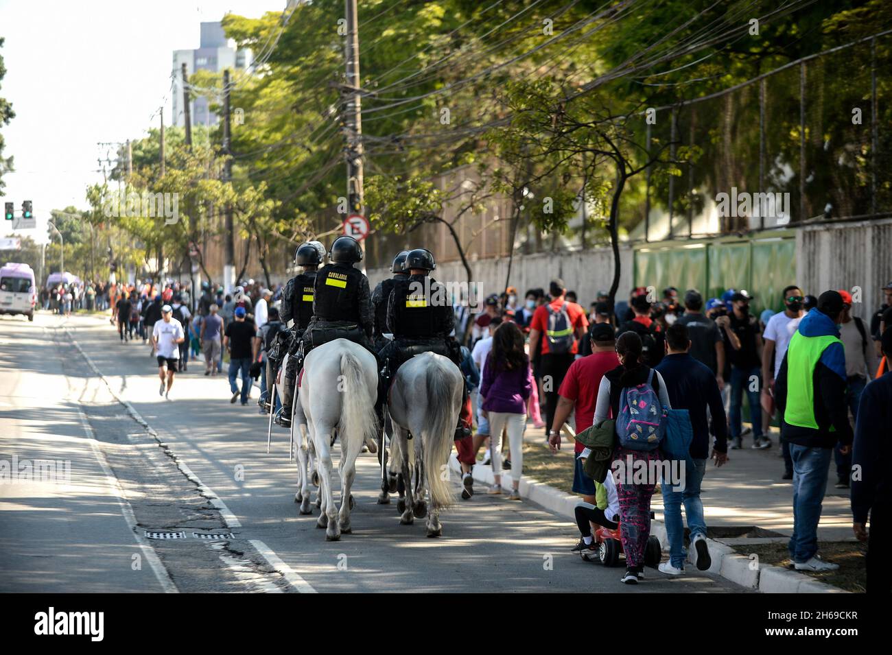 SP - Sao Paulo - 11/14/2021 - FORMULE 1 BRÉSIL 2021 GP, 2021 FORMULE 1 SAO PAULO GP - Publico commence à arriver pour le Grand Prix de Sao Paulo tenu à l'Autodrome Interlagos par le circuit mondial de Formule 1 pendant la saison 2021.Photo: Duda Bairros/AGIF/Sipa USA Banque D'Images