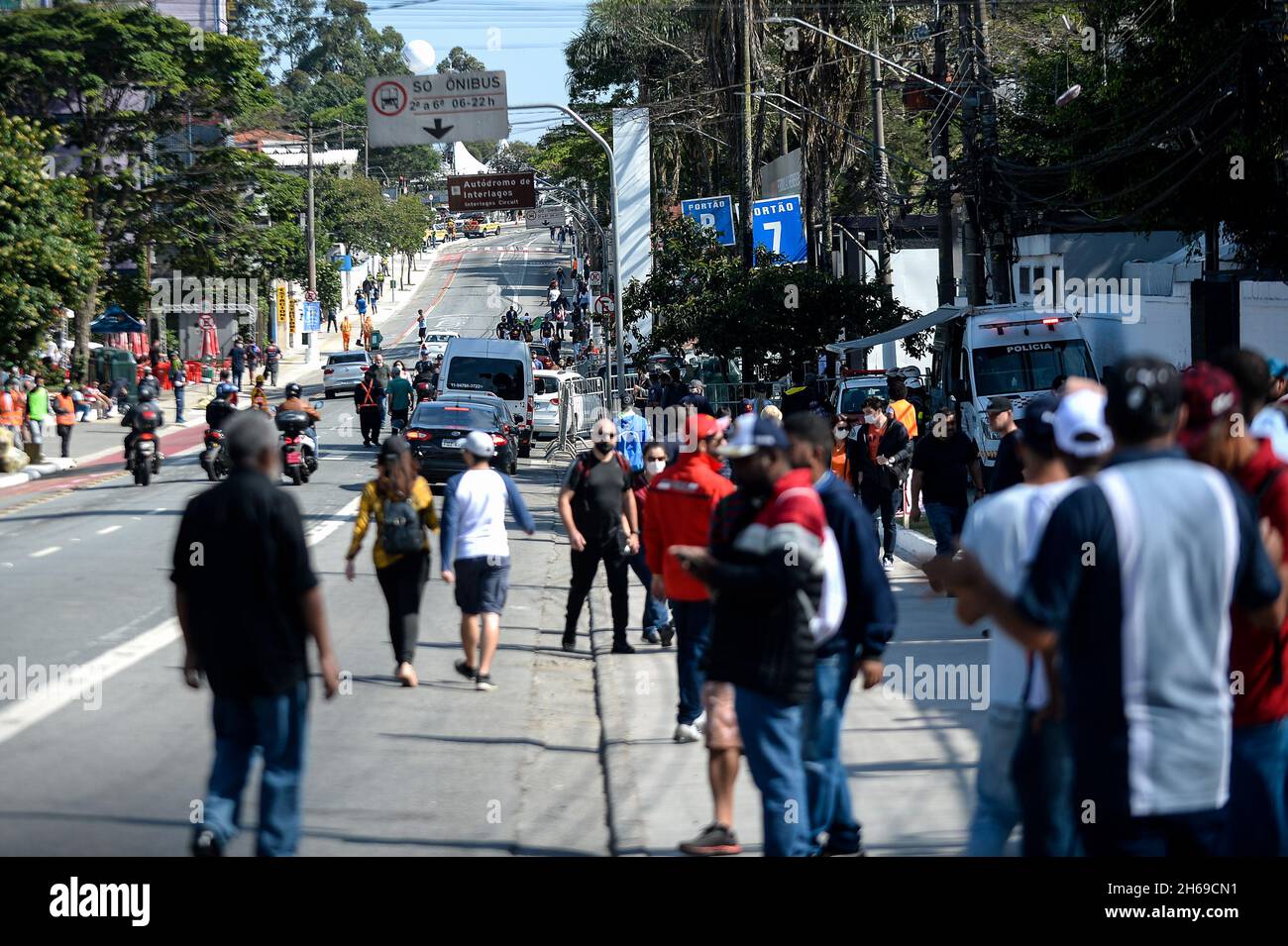 SP - Sao Paulo - 11/14/2021 - FORMULE 1 BRÉSIL 2021 GP, 2021 FORMULE 1 SAO PAULO GP - Publico commence à arriver pour le Grand Prix de Sao Paulo tenu à l'Autodrome Interlagos par le circuit mondial de Formule 1 pendant la saison 2021.Photo: Duda Bairros/AGIF/Sipa USA Banque D'Images
