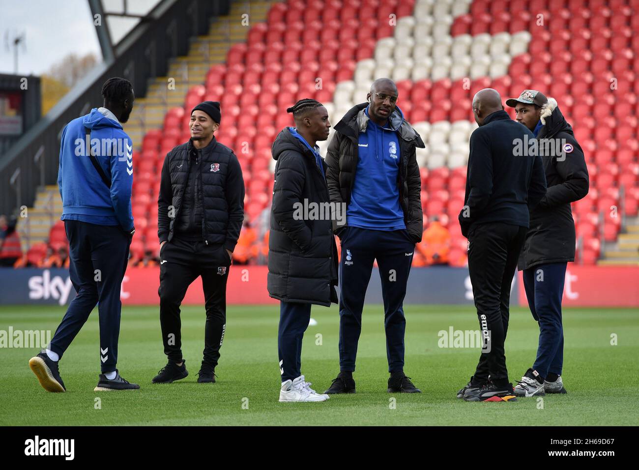 EXETER, GBR.13 NOVEMBRE Dylan Bahamboula d'Oldham Athletic lors du match Sky Bet League 2 entre Exeter City et Oldham Athletic au parc St James', Exeter, samedi 13 novembre 2021.(Crédit : Eddie Garvey | MI News) Banque D'Images