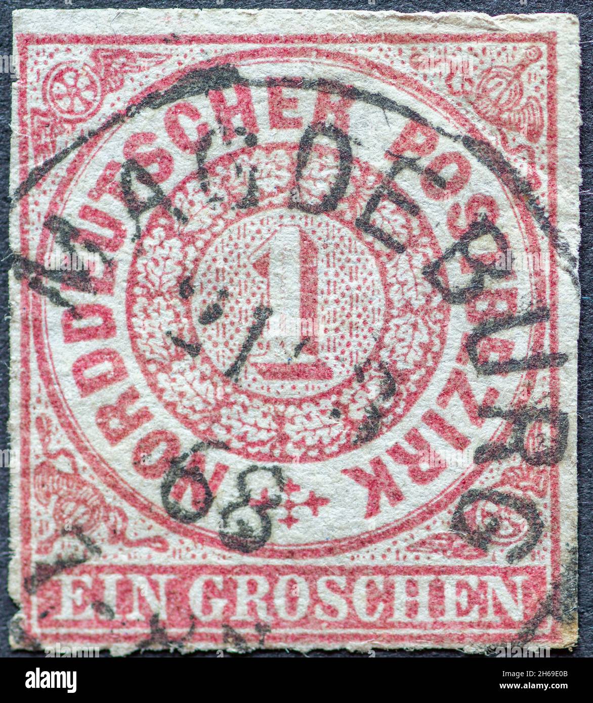 ALLEMAGNE - VERS 1868 : timbre-poste du district postal du nord de l'Allemagne.Une grande couleur: Carmin Banque D'Images