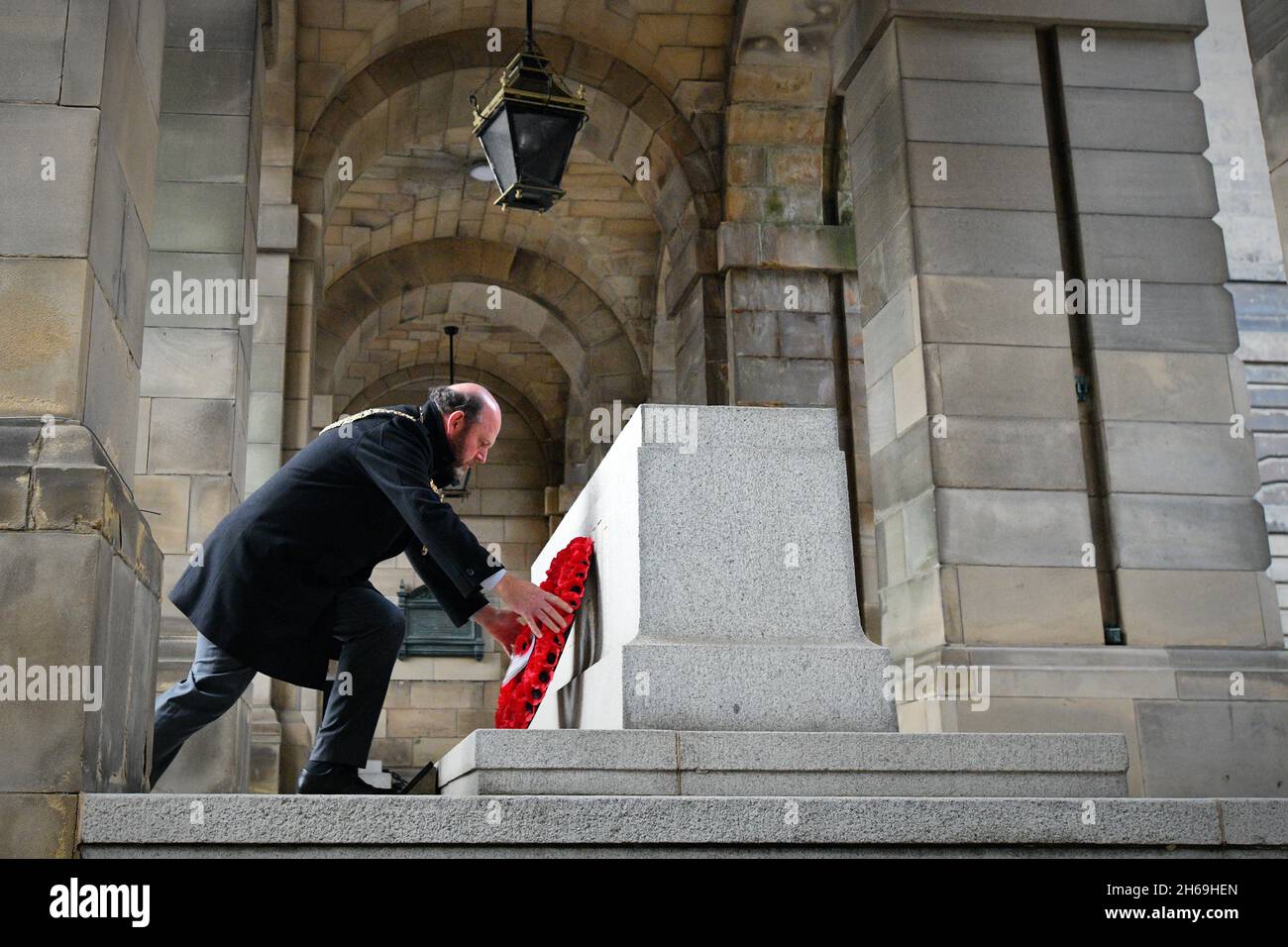 Édimbourg, Écosse, Royaume-Uni.14 novembre 2021.Edinburgh, Écosse, Royaume-Uni novembre 14 2021.Le service du dimanche du souvenir a lieu au War Memorial, à l'extérieur des chambres de la ville d'Édimbourg.Crédit : SST/Alay Live News Banque D'Images