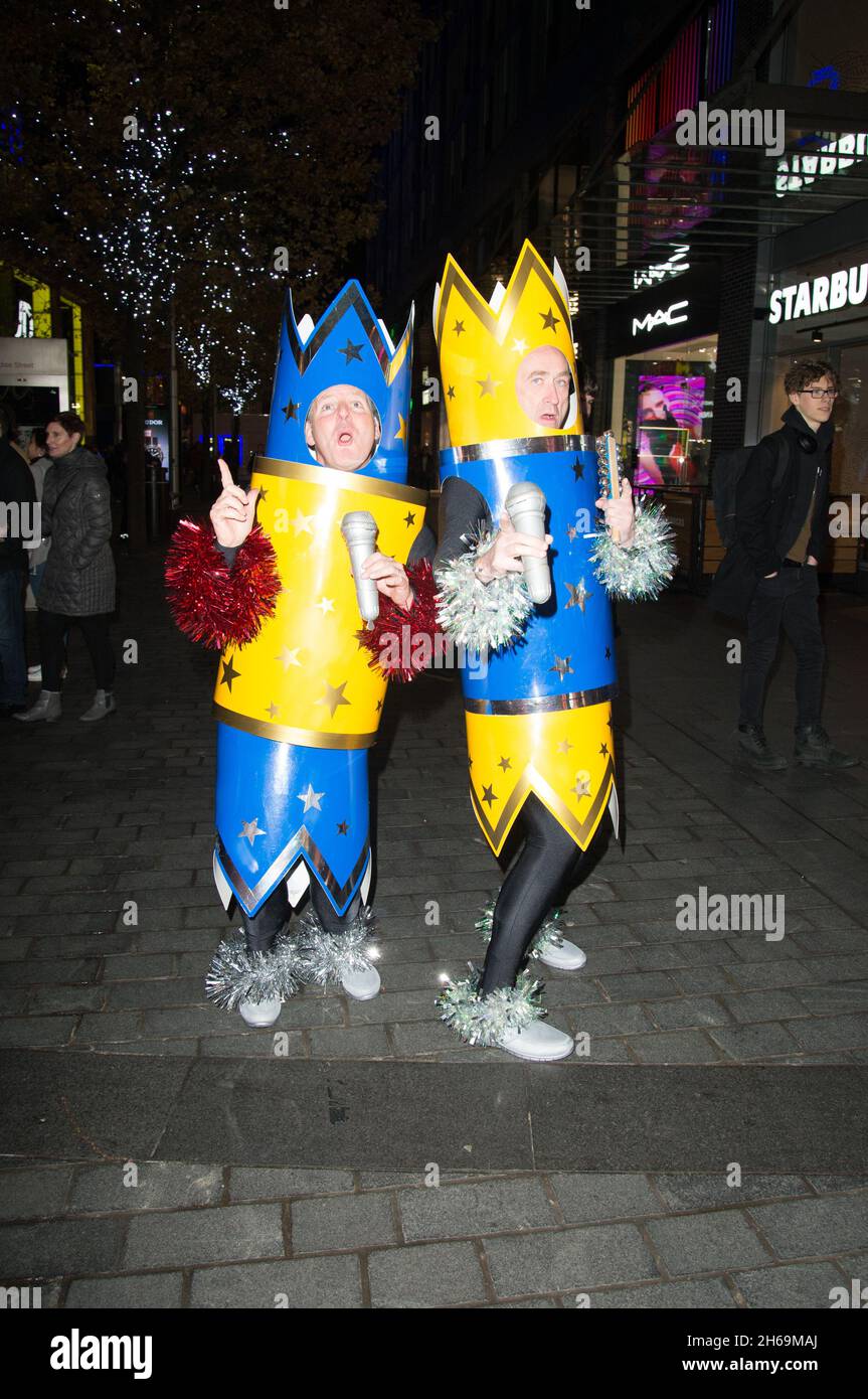 Non exclusif: Ce soir, le centre-ville de Liverpool a allumé des lumières pour Noël à partir de la scène à Liverpool un avec des pantos festifs, le Père Noël Banque D'Images