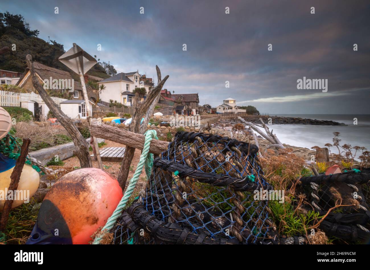 île de wight, crique de steephill ventnor île de wight, flotteurs de pêche et marmites de homard dans la crique de steephill près de l'île de ventnor, côte de l'île de wight Banque D'Images