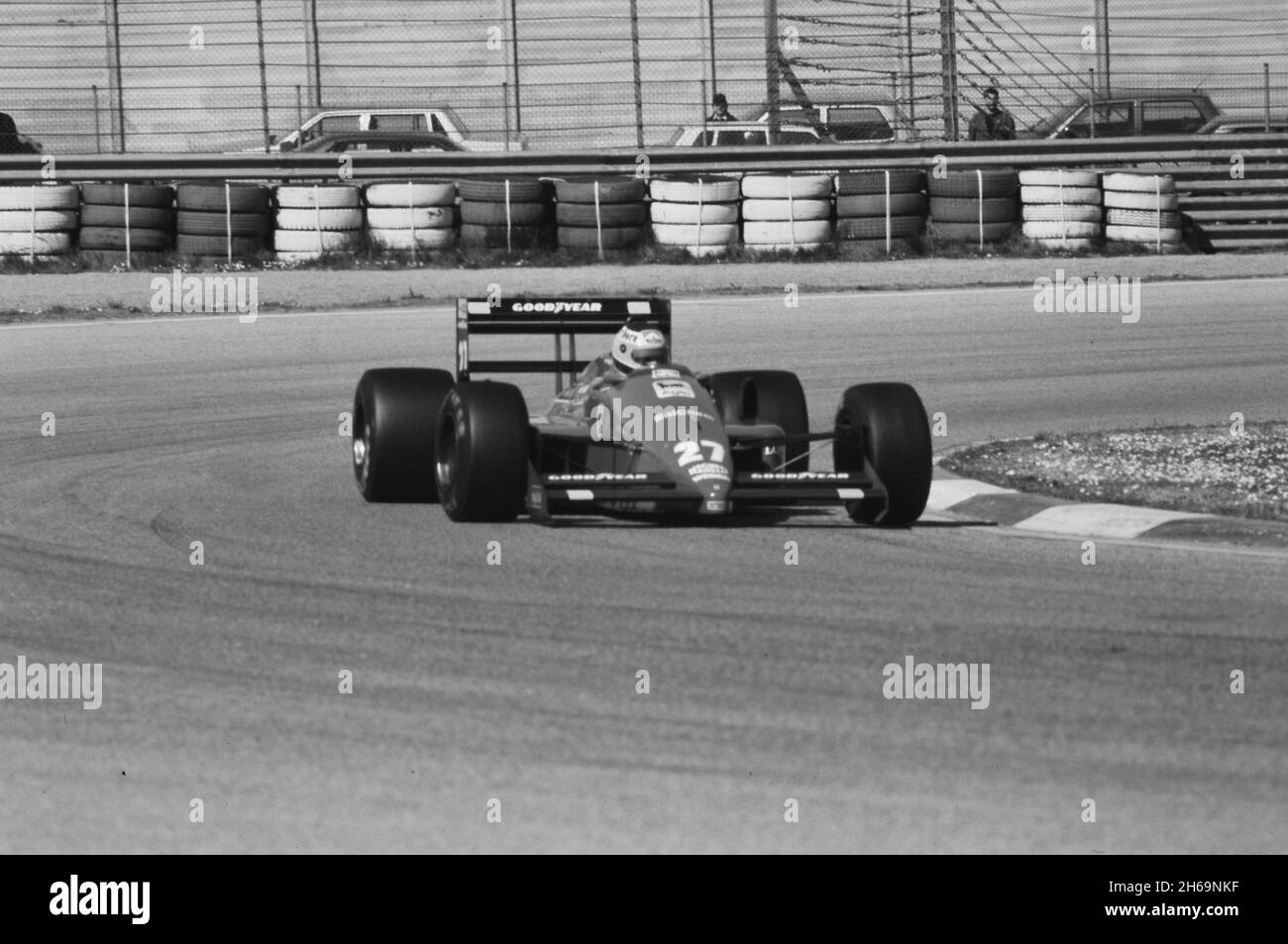 Imola, 1988: Essais de la Formule 1 au circuit Imola.Michele Alboreto en action sur Ferrari F1/87. Banque D'Images