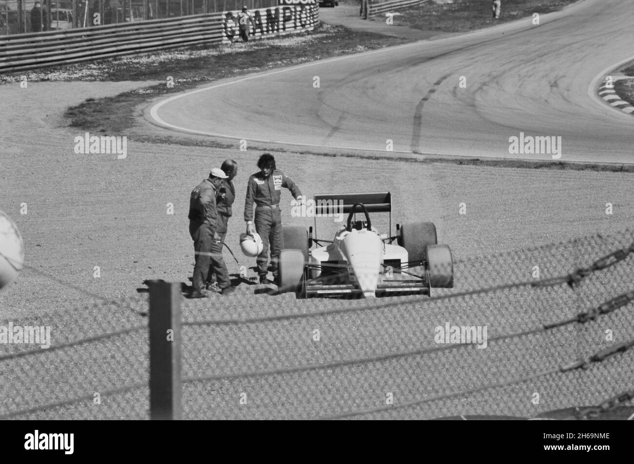 Imola, 1988: Essais de la Formule 1 au circuit Imola.Stefano Modena en action sur Eurobrun ER188. Banque D'Images