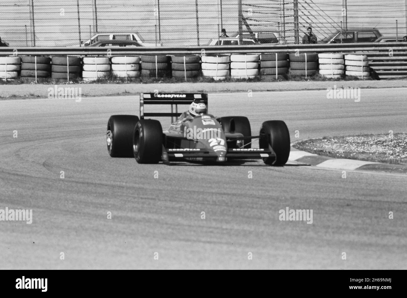 Imola, 1988: Essais de la Formule 1 au circuit Imola.Michele Alboreto en action sur Ferrari F1/87. Banque D'Images