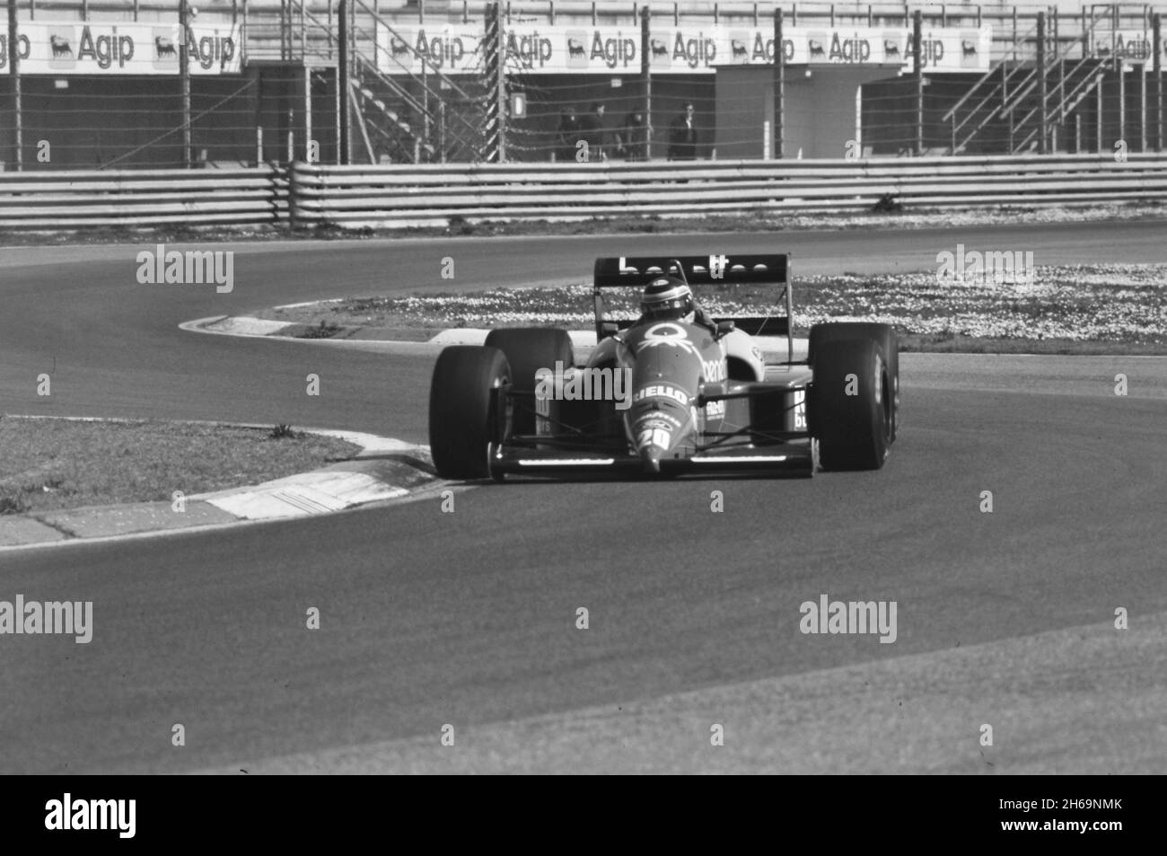 Imola, 1988: Essais de la Formule 1 au circuit Imola.Thierry Boutsen en action sur Benetton B188. Banque D'Images