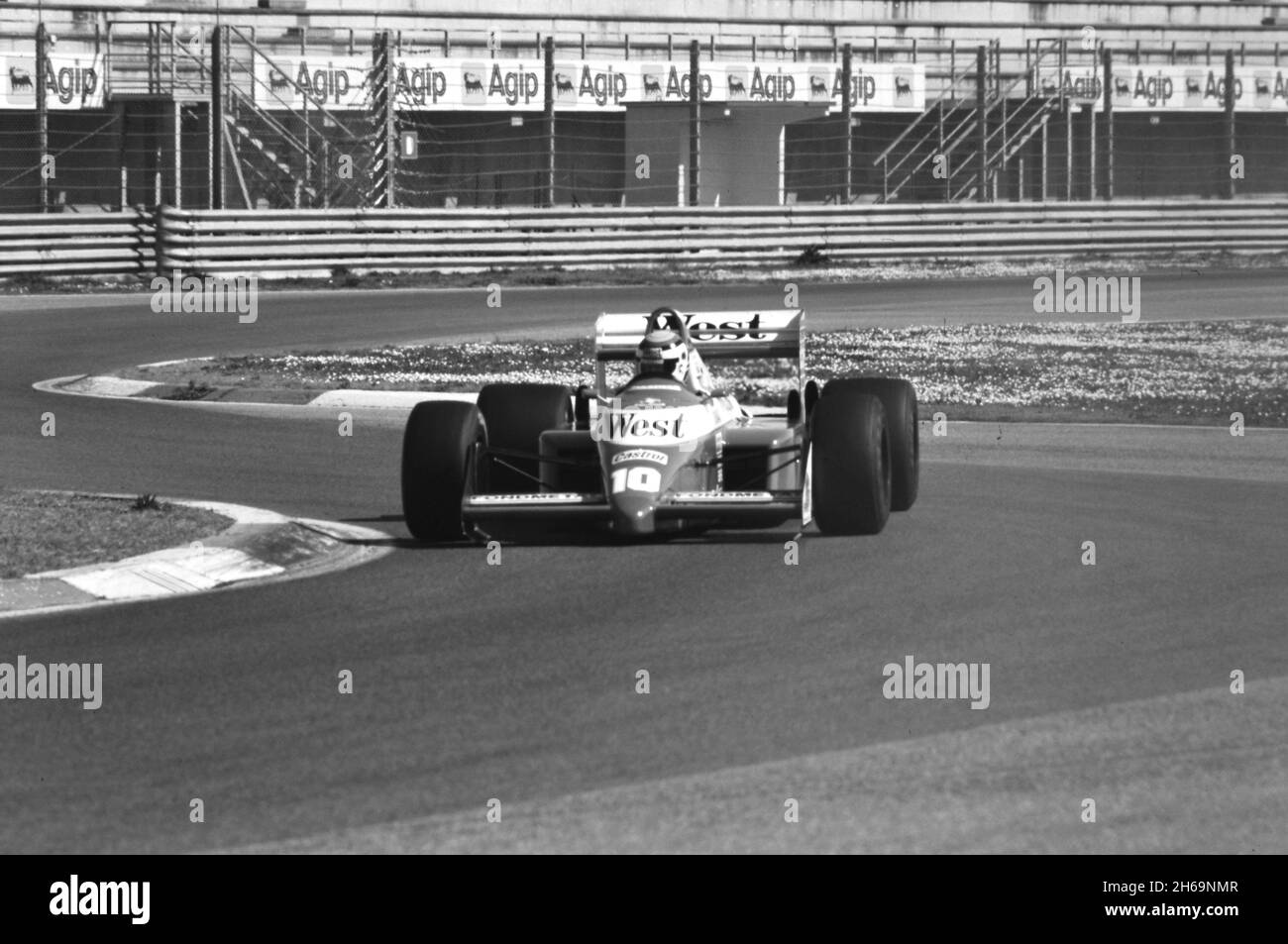 Imola, 1988: Essais de la Formule 1 au circuit Imola.Piercarlo Ghinzani en action sur Zakspeed 1500/4. Banque D'Images