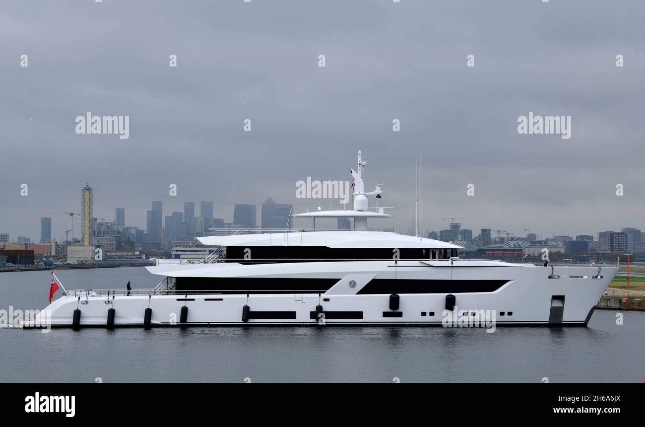 Le nouveau Superyacht MOON SAND arrive à Londres lors de son premier voyage Banque D'Images