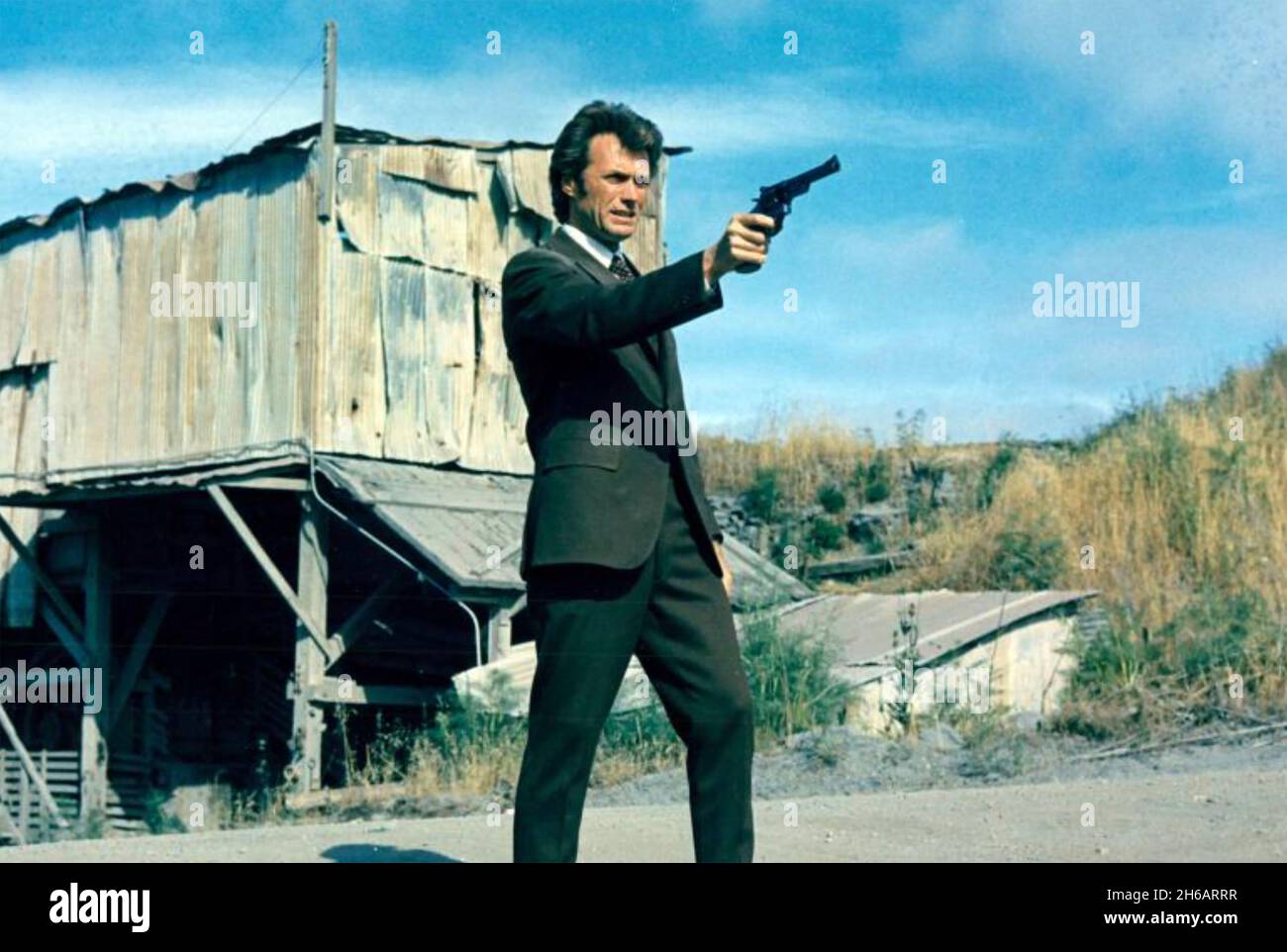 DIRTY HARRY 1971 Warner Bros. Film avec Clint Eastwood comme inspecteur du département de police de San Francisco 'Dirty' Harry Callahan Banque D'Images