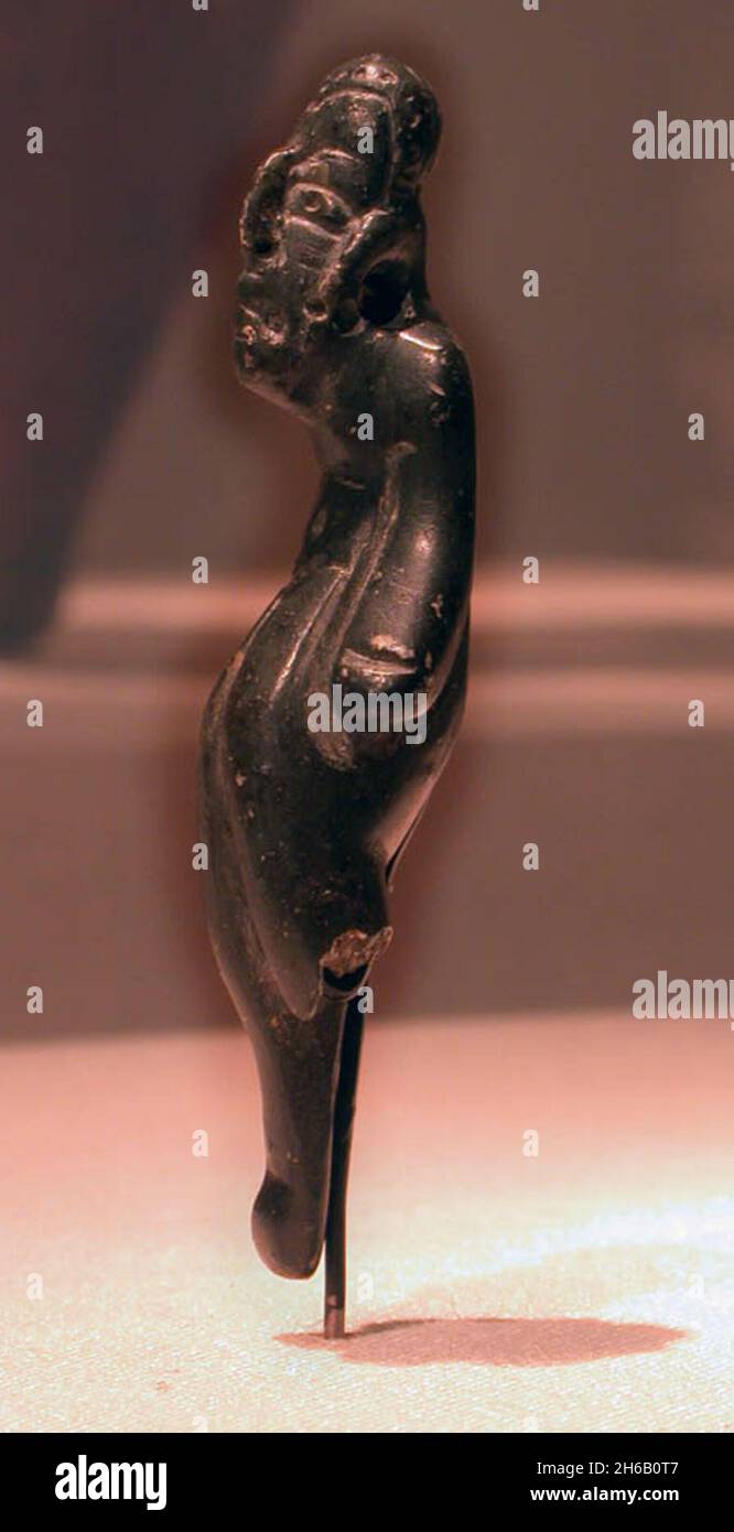 Figurine debout avec jambe manquante, 800/400 av. J.-C. Banque D'Images