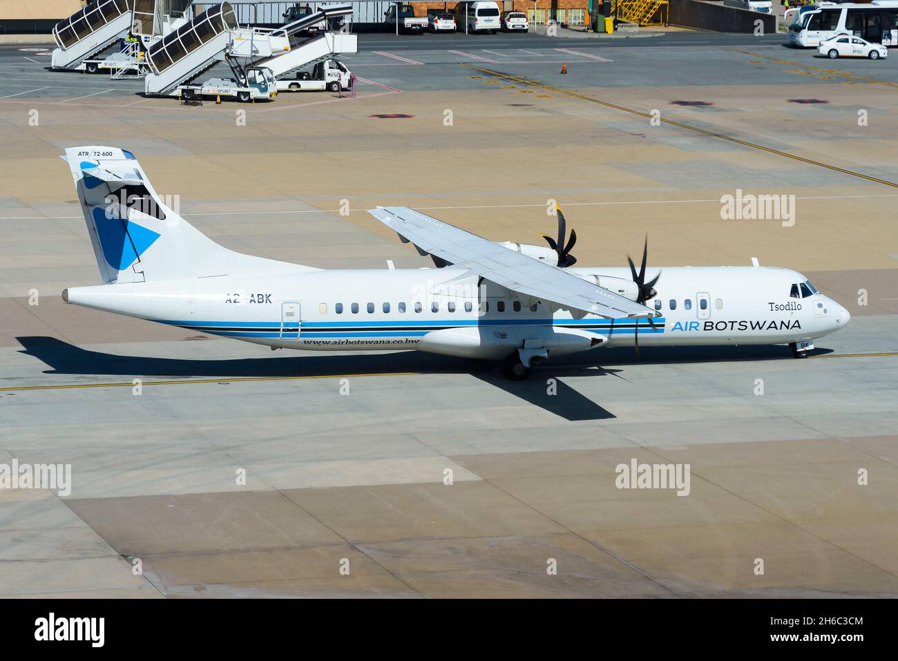 Air Botswana ATR 72 avion en train de rouler à l'arrivée de Gaborone.Avion de la compagnie aérienne nationale du Botswana. Banque D'Images