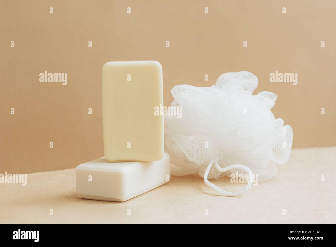 Savon fait main en matières premières naturelles débarbouillette beige fond.Cosmétiques biologiques.Spa concept de santé n Banque D'Images