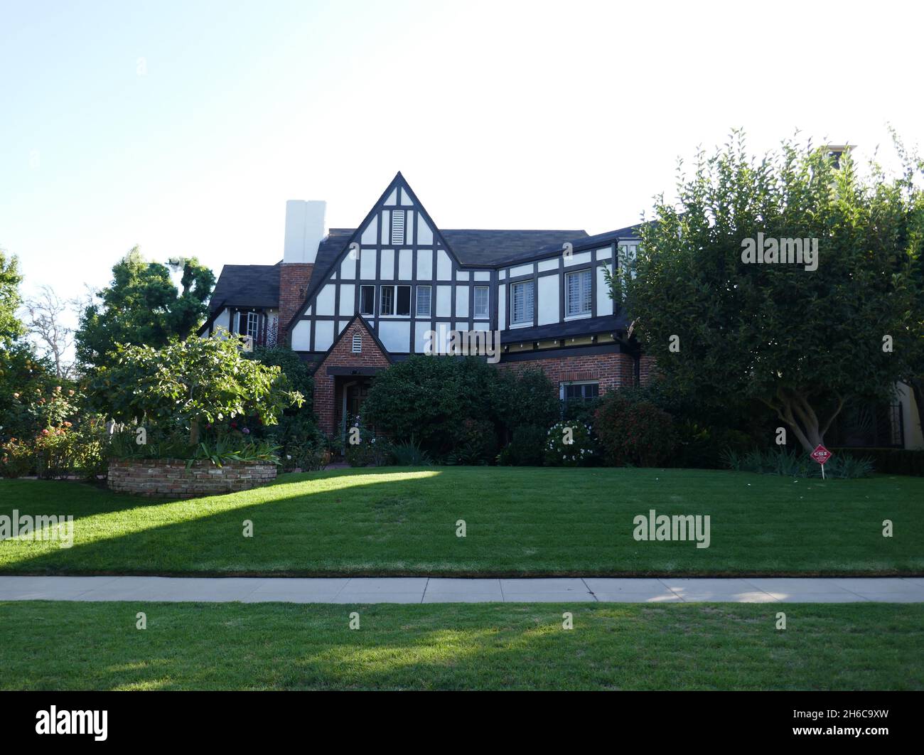 Beverly Hills, Californie, États-Unis 16 septembre 2021 Une vue générale de l'atmosphère actrice Rosalind Russell, actrice Lili Damita, acteur David Niven et actrice Vera Lewis ancienne maison au 601 N. Linden Drive le 16 septembre 2021 à Beverly Hills, Californie, États-Unis.Photo par Barry King/Alay stock photo Banque D'Images Beverly Hills, Californie, États-Unis 16 septembre 2021 Une vue générale de l'atmosphère actrice Rosalind Russell, actrice Lili Damita, acteur David Niven et actrice Vera Lewis ancienne maison au 601 N. Linden Drive le 16 septembre 2021 à Beverly Hills, Californie, États-Unis.Photo par Barry King/Alay stock photo Banque D'Images