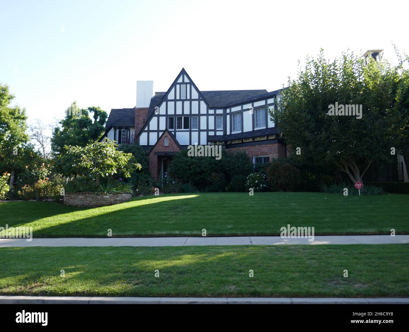 Beverly Hills, Californie, États-Unis 16 septembre 2021 Une vue générale de l'atmosphère actrice Rosalind Russell, actrice Lili Damita, acteur David Niven et actrice Vera Lewis ancienne maison au 601 N. Linden Drive le 16 septembre 2021 à Beverly Hills, Californie, États-Unis.Photo par Barry King/Alay stock photo Banque D'Images Beverly Hills, Californie, États-Unis 16 septembre 2021 Une vue générale de l'atmosphère actrice Rosalind Russell, actrice Lili Damita, acteur David Niven et actrice Vera Lewis ancienne maison au 601 N. Linden Drive le 16 septembre 2021 à Beverly Hills, Californie, États-Unis.Photo par Barry King/Alay stock photo Banque D'Images