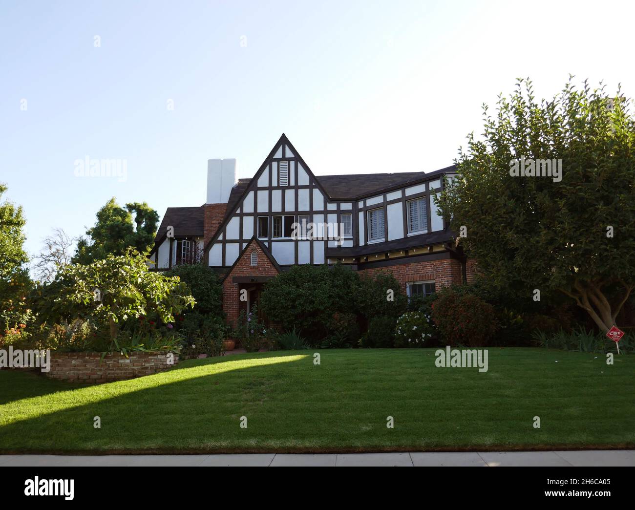 Beverly Hills, Californie, États-Unis 16 septembre 2021 Une vue générale de l'atmosphère actrice Rosalind Russell, actrice Lili Damita, acteur David Niven et actrice Vera Lewis ancienne maison au 601 N. Linden Drive le 16 septembre 2021 à Beverly Hills, Californie, États-Unis.Photo par Barry King/Alay stock photo Banque D'Images Beverly Hills, Californie, États-Unis 16 septembre 2021 Une vue générale de l'atmosphère actrice Rosalind Russell, actrice Lili Damita, acteur David Niven et actrice Vera Lewis ancienne maison au 601 N. Linden Drive le 16 septembre 2021 à Beverly Hills, Californie, États-Unis.Photo par Barry King/Alay stock photo Banque D'Images