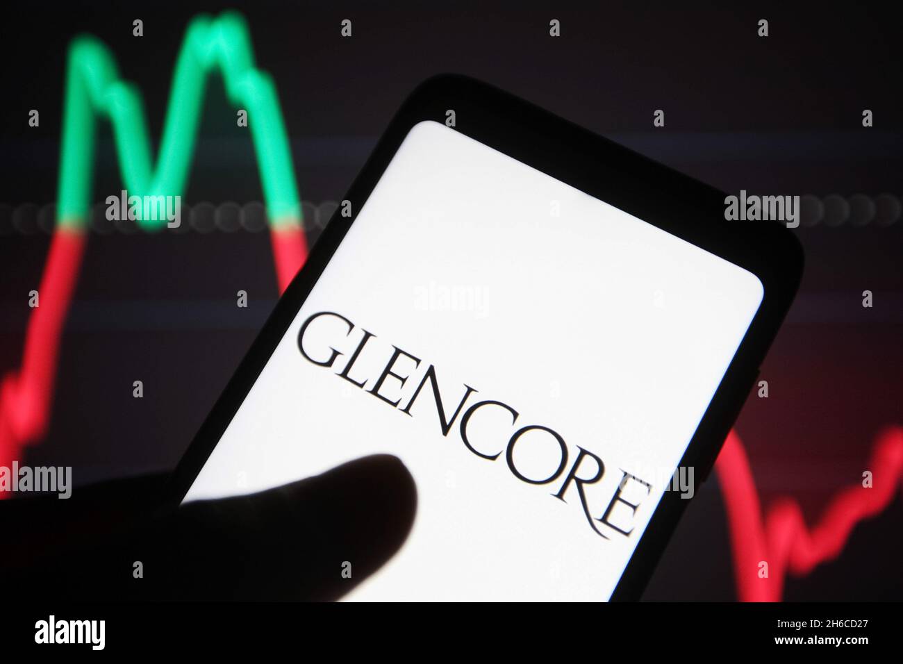 Ukraine.14 novembre 2021.Dans cette illustration, un logo Glencore plc (Glencore International AG) est visible sur un smartphone.(Photo de Pavlo Gonchar/SOPA Images/Sipa USA) crédit: SIPA USA/Alay Live News Banque D'Images