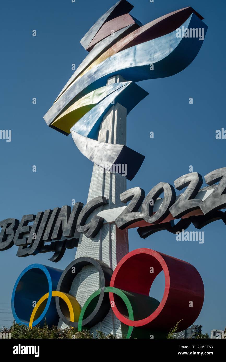 Un immense emblème des Jeux Olympiques d'hiver de 2022 à Beijing, en Chine.14 novembre 2021 Banque D'Images