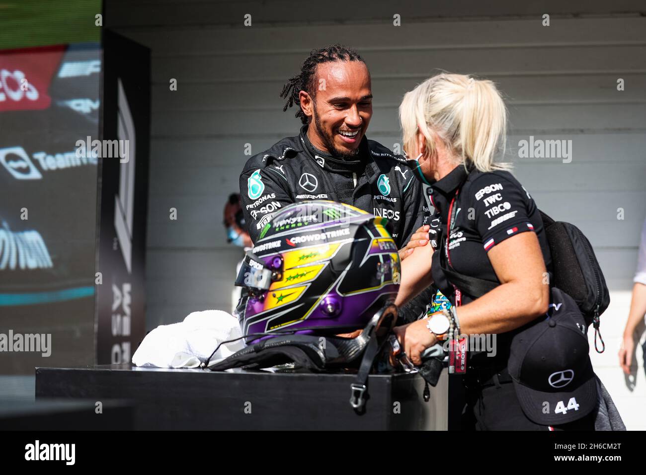 Sao Paulo, Brésil, 14/11/2021, HAMILTON Lewis (gbr), AMG Mercedes F1 GP W12 E Performance, portrait avec Angela Cullen pendant la Formule 1 Heineken Grande Premio de Sao Paulo 2021, Grand Prix de Sao Paulo, 19e tour du Championnat du monde de Formule 1 2021 de la FIA du 12 au 14 novembre,2021 sur le circuit Interlagos, à Sao Paulo, Brésil - photo: Antonin Vincent/DPPI/LiveMedia Banque D'Images